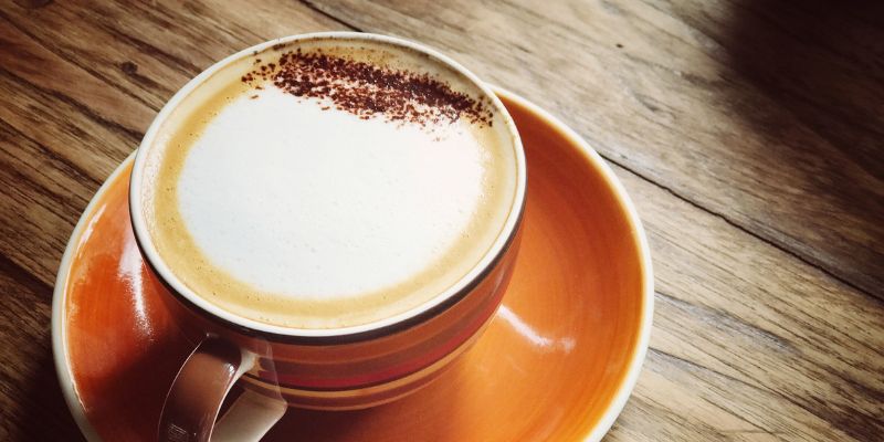 8 Melhores Cafeteiras Para Capuccino em 2023: Philco, Oster e mais